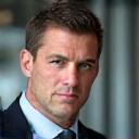 Portrait de Thomas R., un responsable logistique satisfait